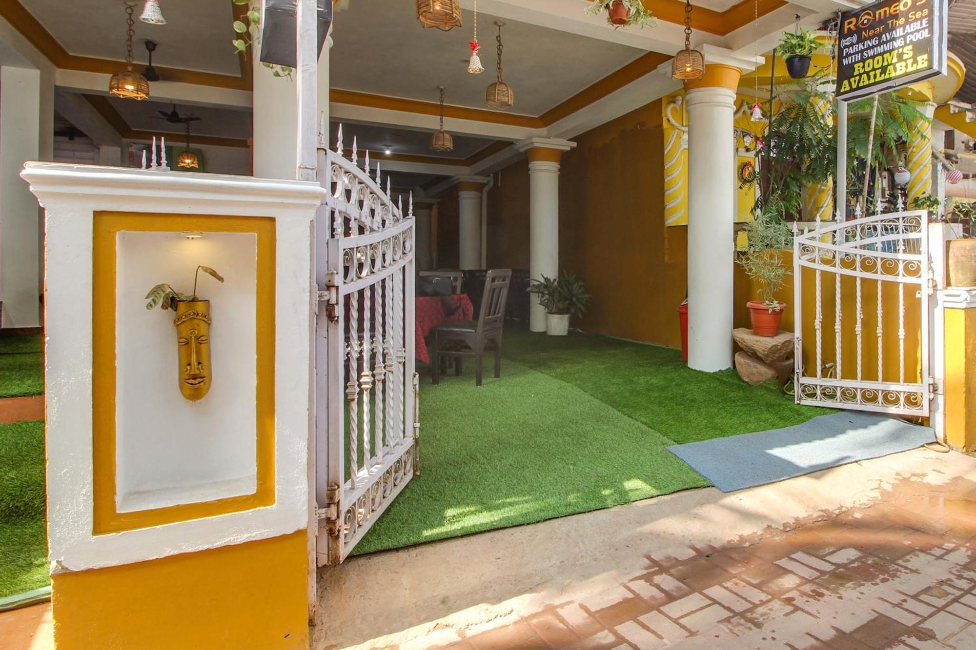 Hotel Collection O Romeos Place Baga Beach Calangute Exterior foto