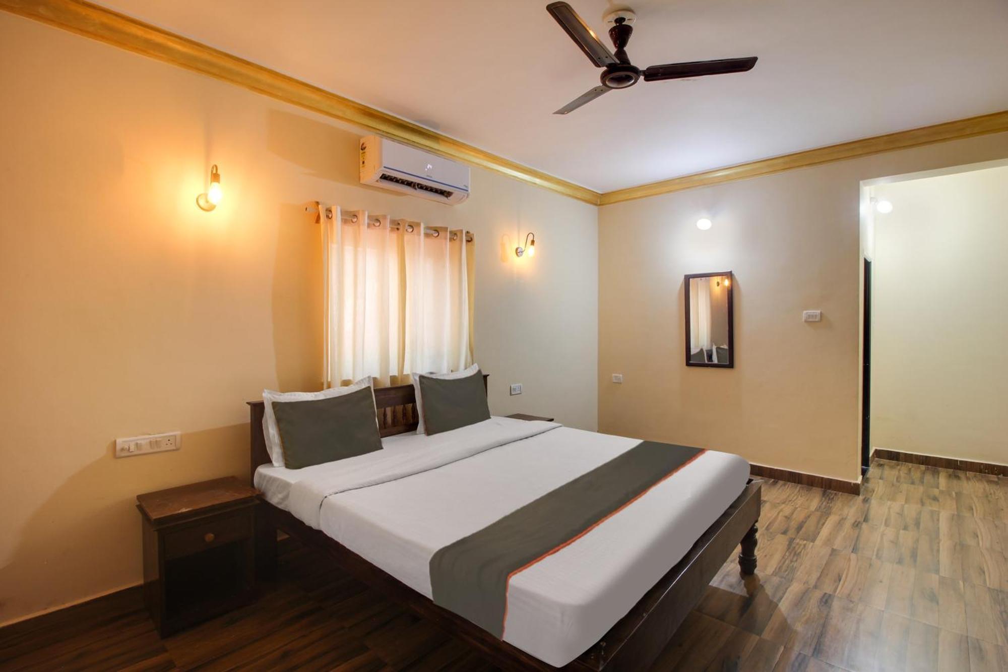Hotel Collection O Romeos Place Baga Beach Calangute Exterior foto