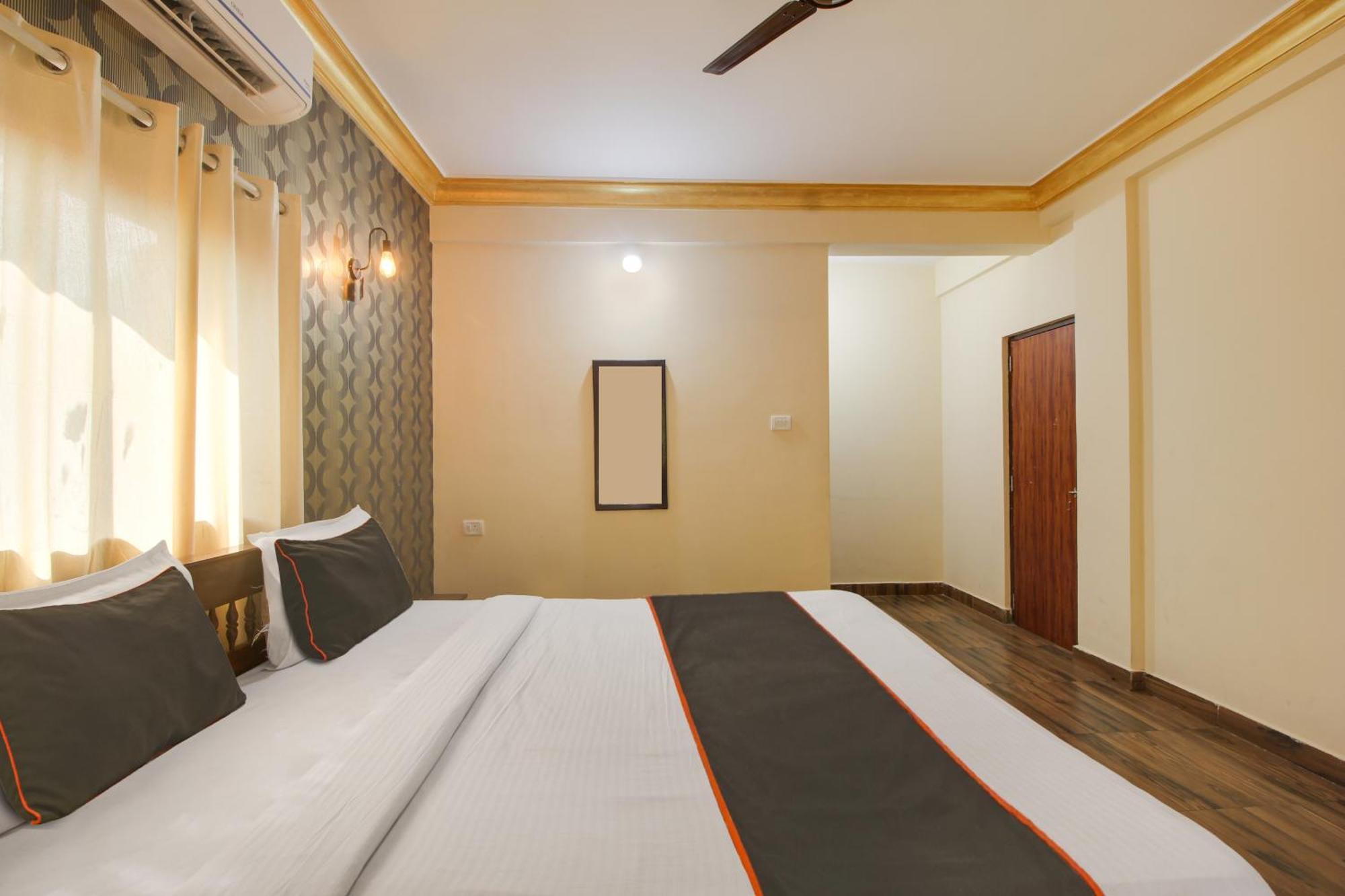Hotel Collection O Romeos Place Baga Beach Calangute Exterior foto